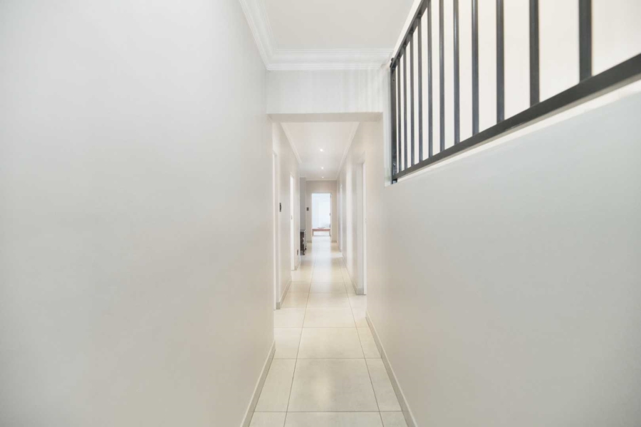 9 Bedroom Property for Sale in Westcliff Western Cape